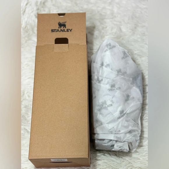 STANLEY THE BLACK CHROMA QUENCHER H2.0 FLOWSTATE TUMBLER | 40 OZ - Picture 3 of 16